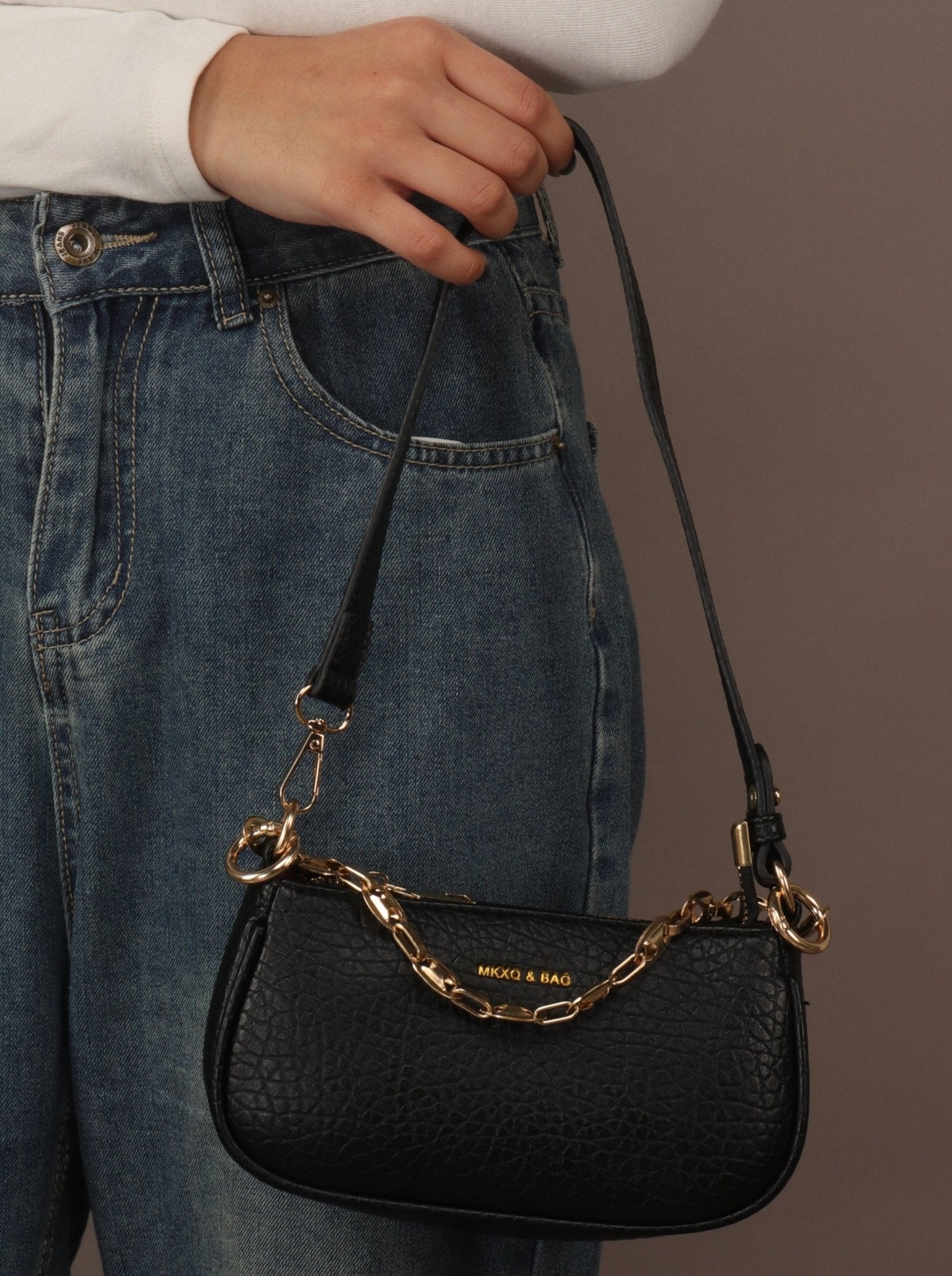 Croc Embossed Sling Bag: Elevate Your Style with Luxurious Texture - Flengo