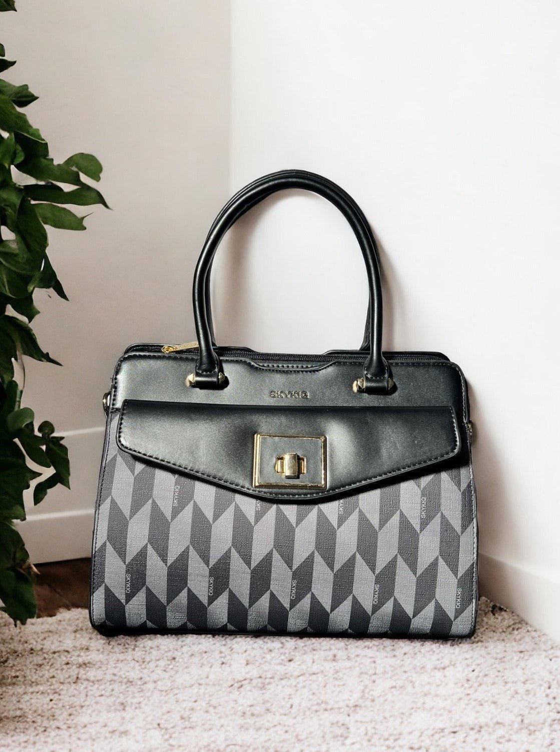 Structured Sophistication: Printed Handbags - Elevate Your Ensemble with Timeless Style - Flengo