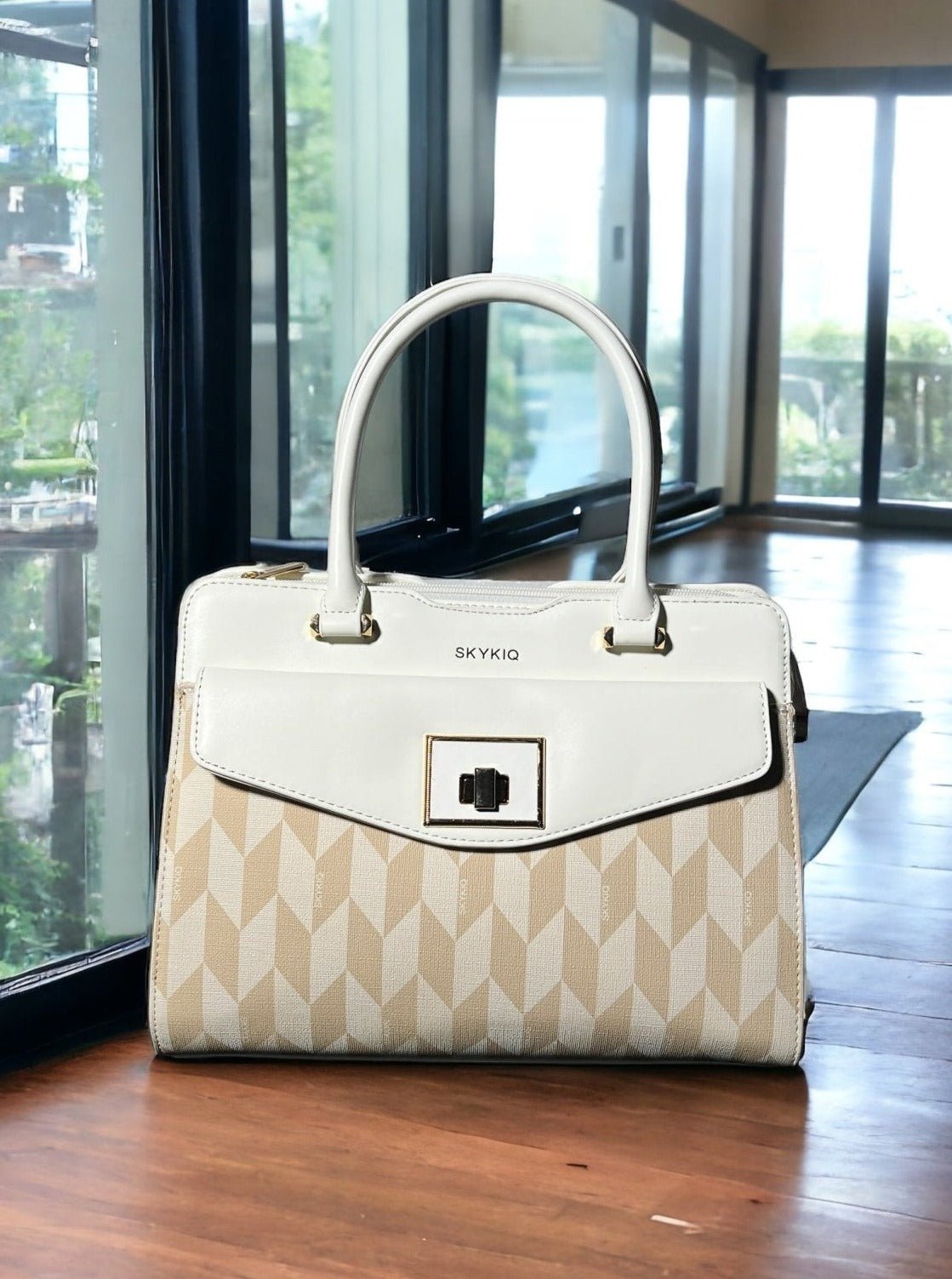 Structured Sophistication: Printed Handbags - Elevate Your Ensemble with Timeless Style - Flengo